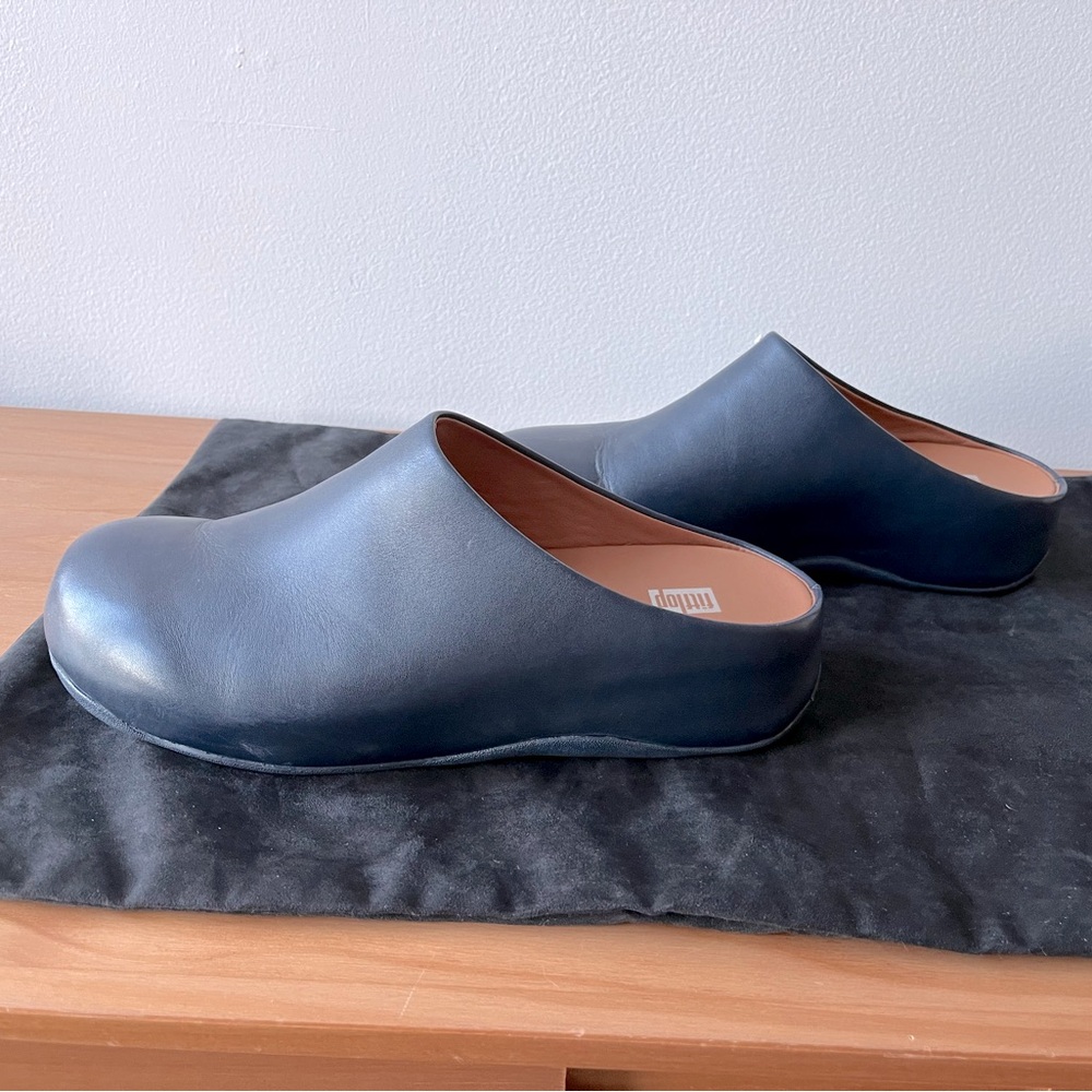 FitFlop Navy Shuv Leather Clogs, Size 10